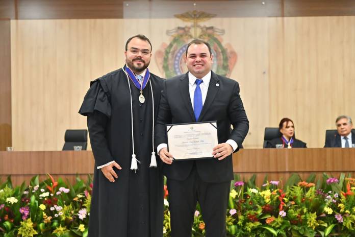 Deputado estadual mais bem votado do Amazonas, Roberto Cidade, é diplomado pela Justiça Eleitoral