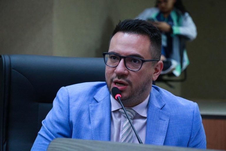 Vereador Rodrigo Guedes alerta sobre PL do IPTU e trava votação na Câmara Municipal de Manaus