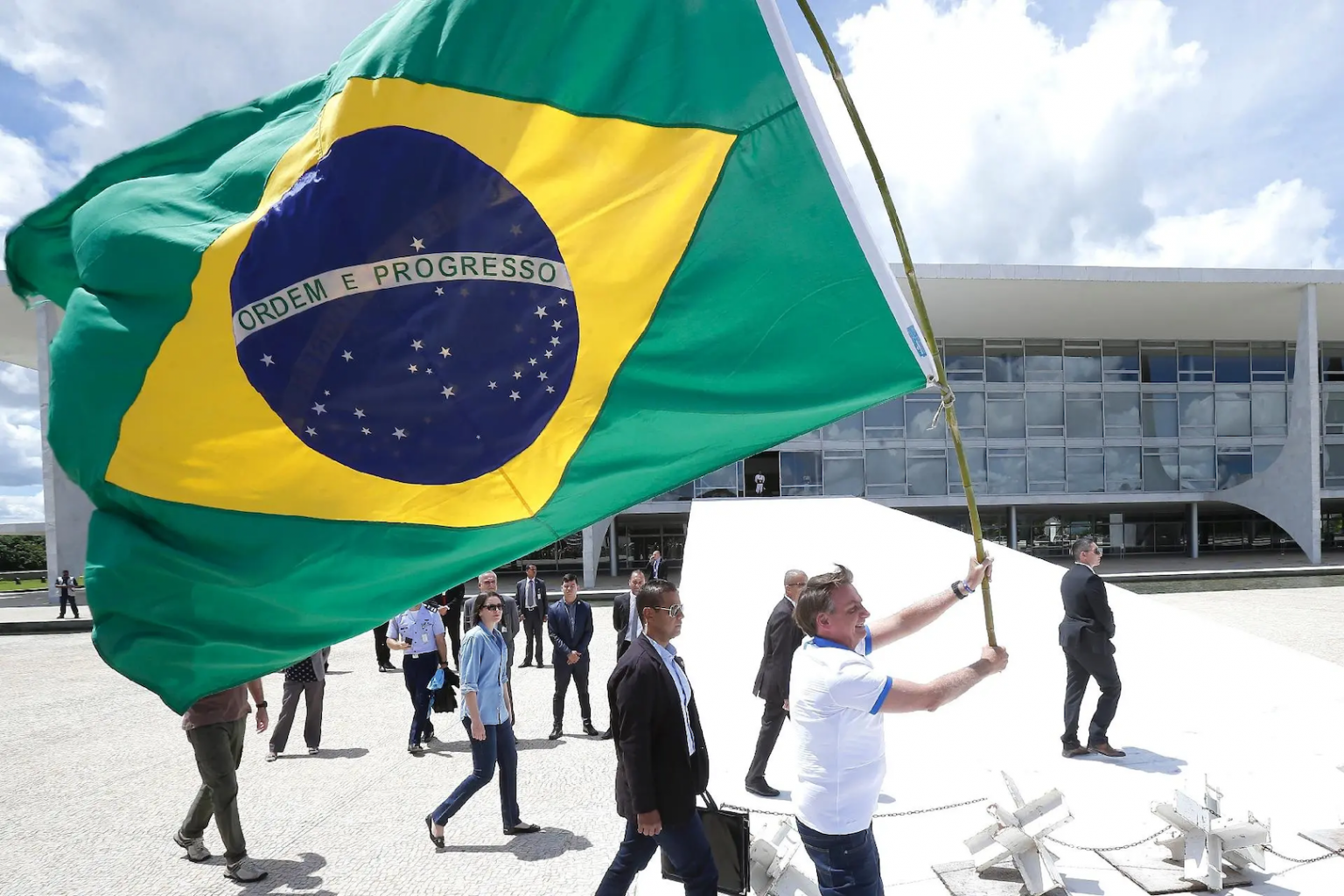 Bolsonaro diz que depredações ‘fogem à regra’ e cutuca Lula