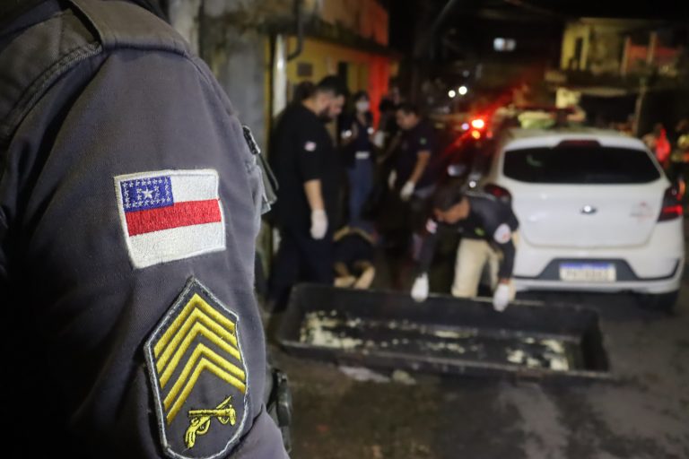 Homens são perseguidos e mortos no bairro da Compensa