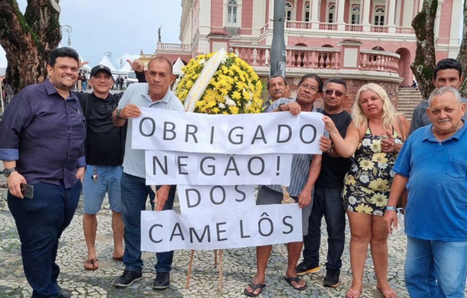Do governador ao camelô, amazonenses prestam as últimas homenagens a Amazonino Mendes
