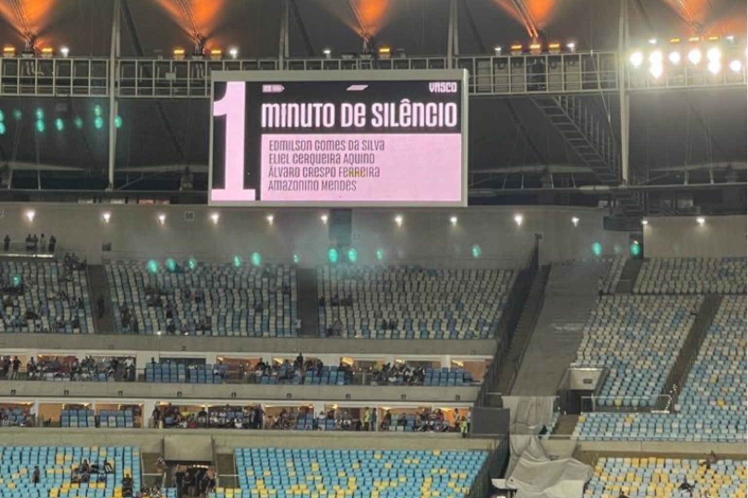 Amazonino é homenageado com um minuto de silêncio em jogo do Botafogo