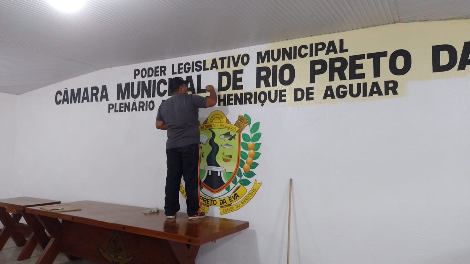 Com recursos próprios, Câmara Municipal do Rio Preto da Eva passa por reformas
