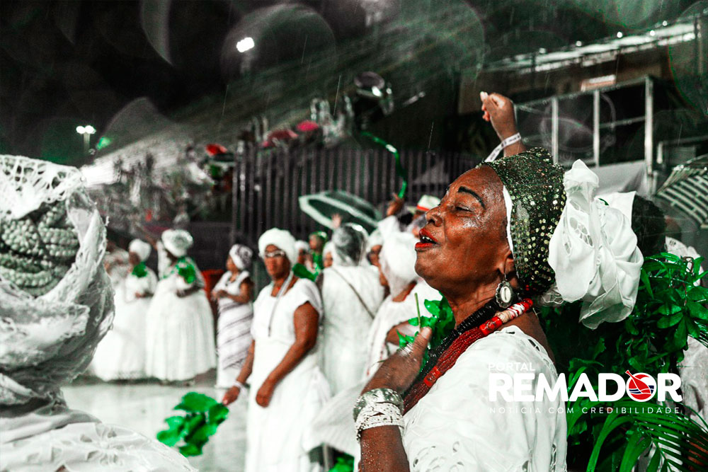 Em ritual de fé, baianas e lideranças religiosas lavam a Sapucaí antes do Rio Carnaval 2023