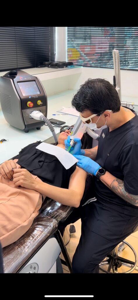 Empresa desenvolve máquina portátil de remoção de tatuagem