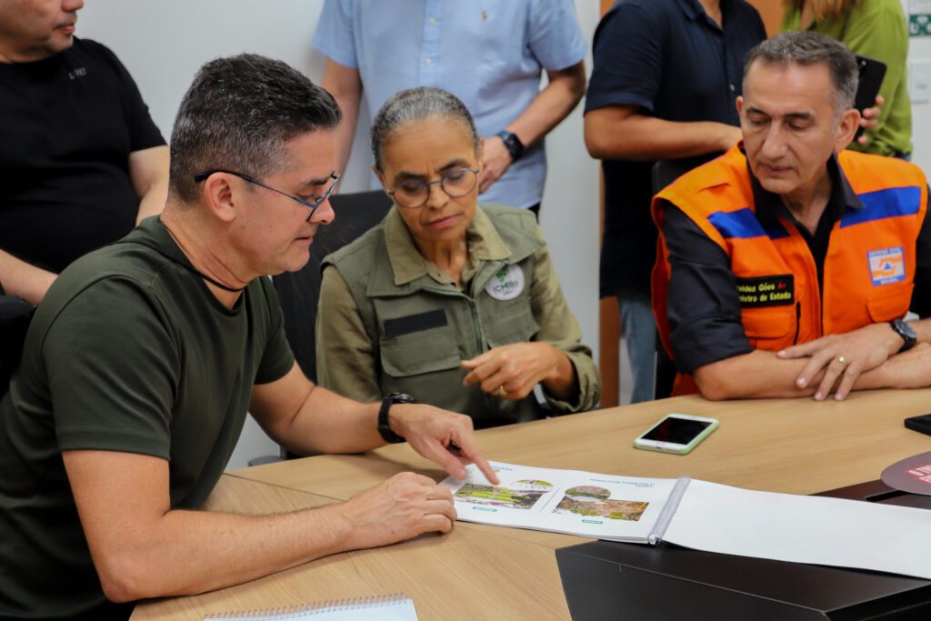 Ministros visitam áreas de risco em Manaus e discutem apoio federal para enfrentar consequências das chuvas