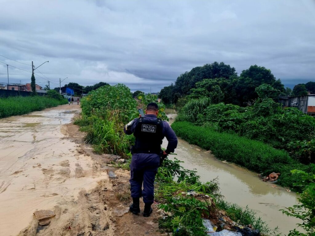 Assassinato brutal no bairro Jorge Teixeira: homem é encontrado morto em igarapé