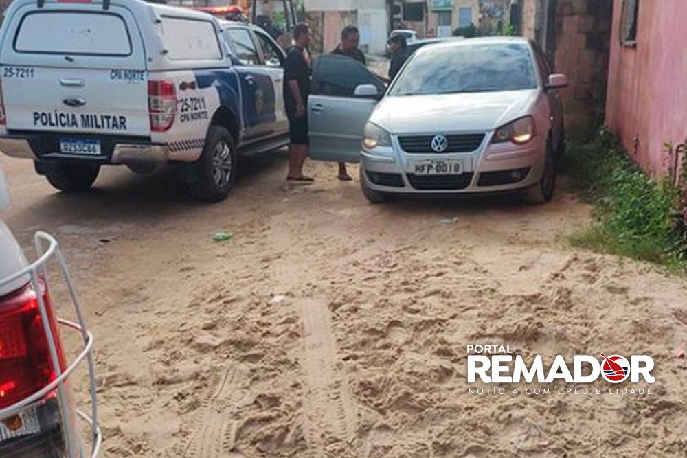 PMAM recupera carro roubado na zona norte: veículo foi encontrado abandonado