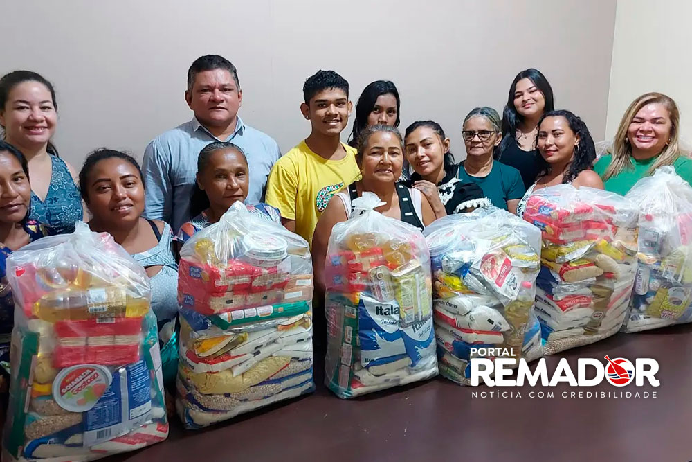 Prefeitura de Manaquiri beneficia com cestas básicas agentes de colate que atuaram no aniversário da cidade
