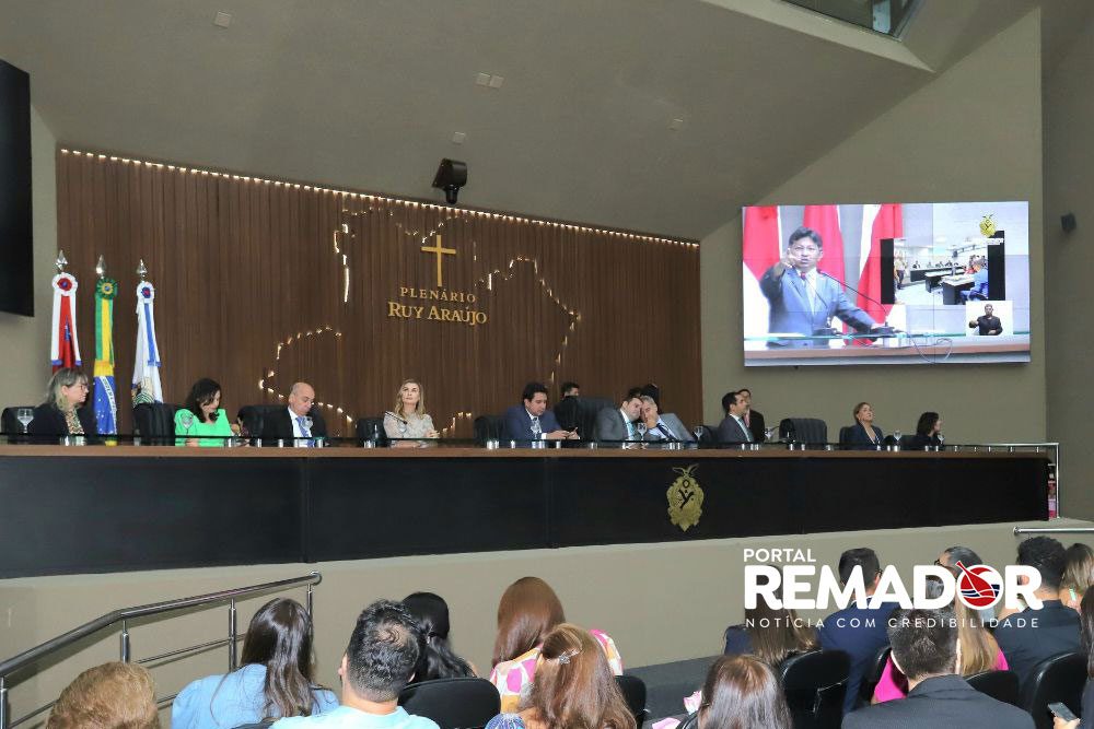 Presidente do TCE-AM participa de homenagem aos 33 anos da Defensoria Pública