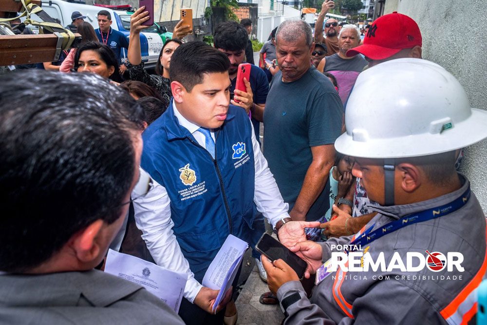 Comissão de Defesa do Consumidor flagra Amazonas Energia instalando medidores aéreos em Manaus