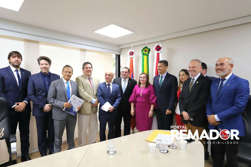 TCE-AM entrega a Aleam minuta de projeto de lei para regulamentar prazos de prescrição de processos