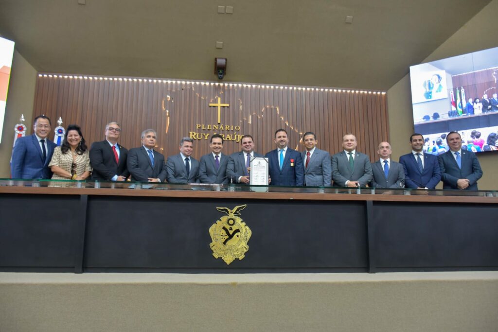 Presidente do TCE-AM participa de homenagem ao subprocurador Marco Aurélio Choy, na Aleam