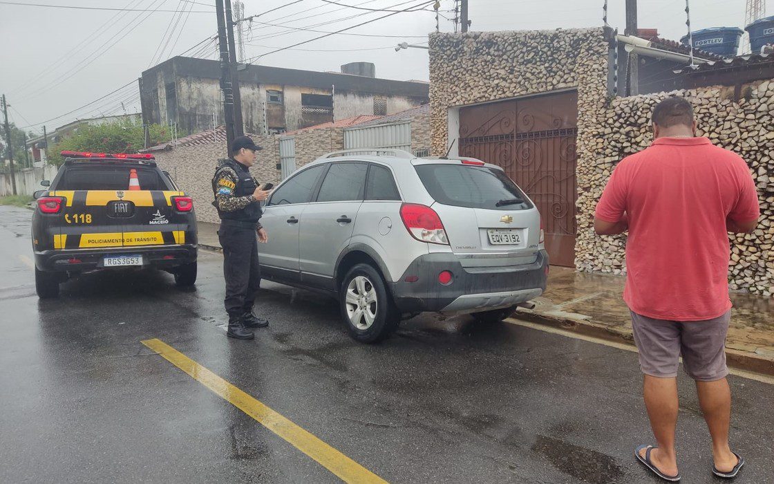 Veículo com débito de mais de R$ 14 mil é apreendido após perseguição Portal Remador