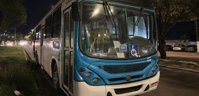 Cobrador do ônibus da linha 427 é agredido por assaltantes em Manaus