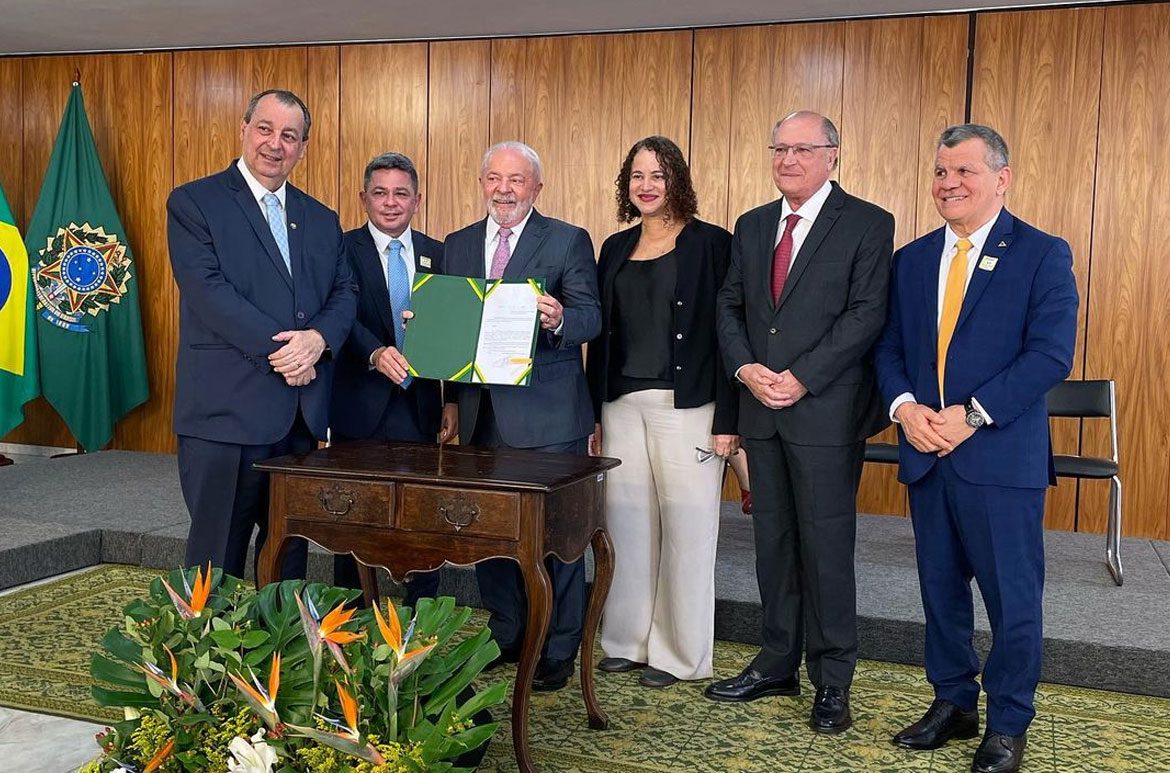 Presidente Lula assina decreto de qualificação de organização social para gerir Centro de Bionegócios da Amazônia - Portal Remador