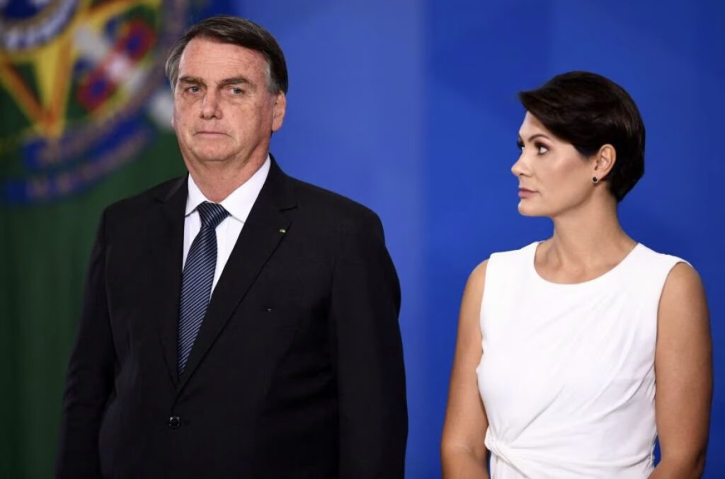 Polícia Federal apreende celulares de Jair e Michelle Bolsonaro em investigação sobre dados falsos de vacinação