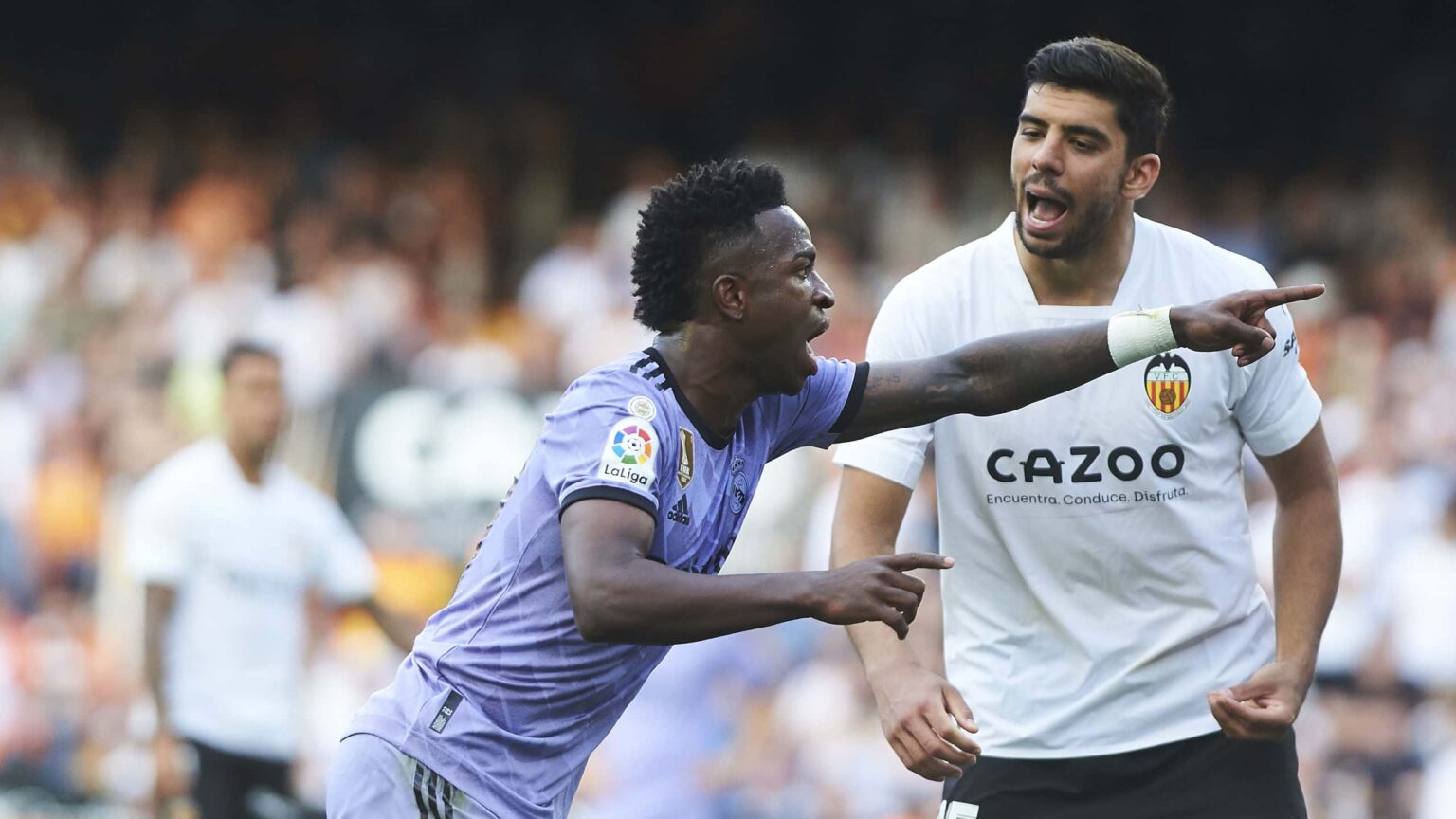 Valencia anuncia "expulsão para sempre" de torcedores racistas do estádio Mestalla Portal Remador