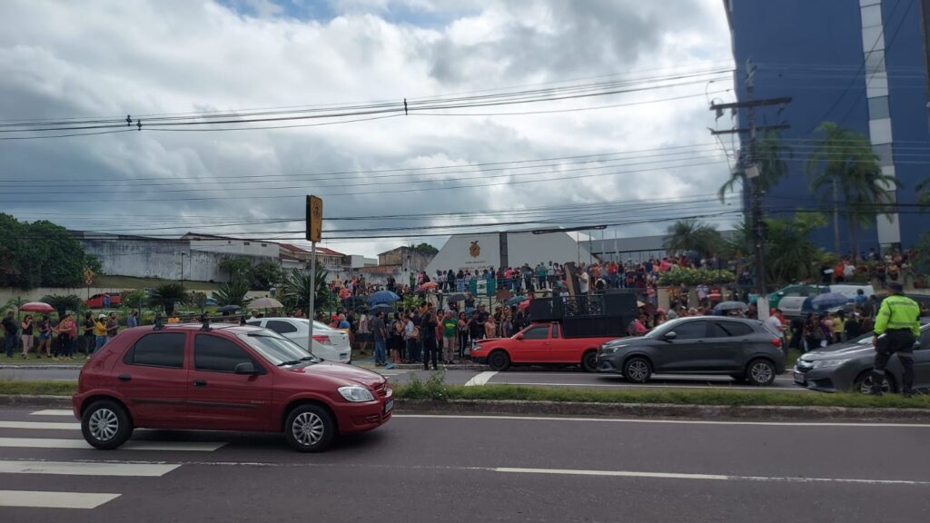 Professores seguem em greve na ALEAM por aumento salarial de 25%
Portal Remador