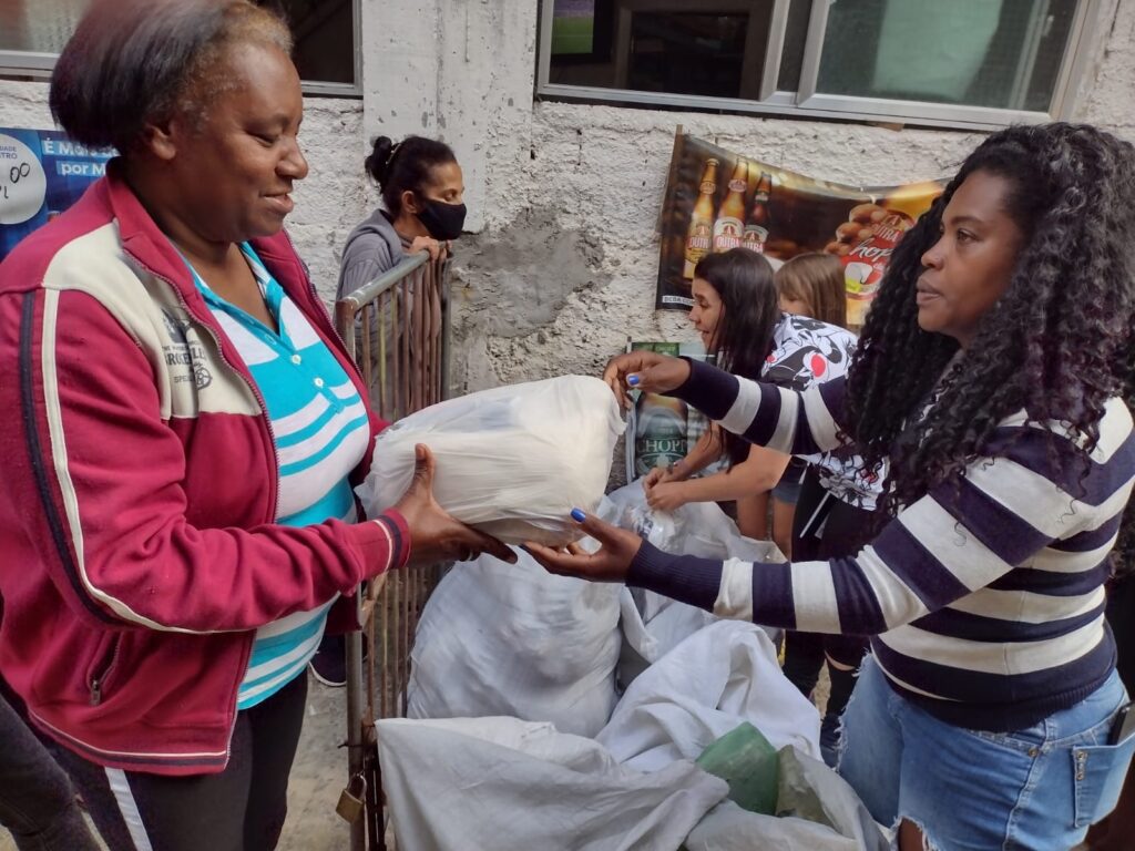 Centro comunitário em Petrópolis completou um ano