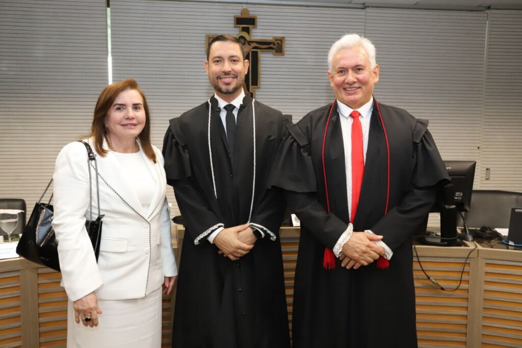 Vice-presidente do TCE-AM participa de posse de membro da Justiça Eleitoral Portal Remador