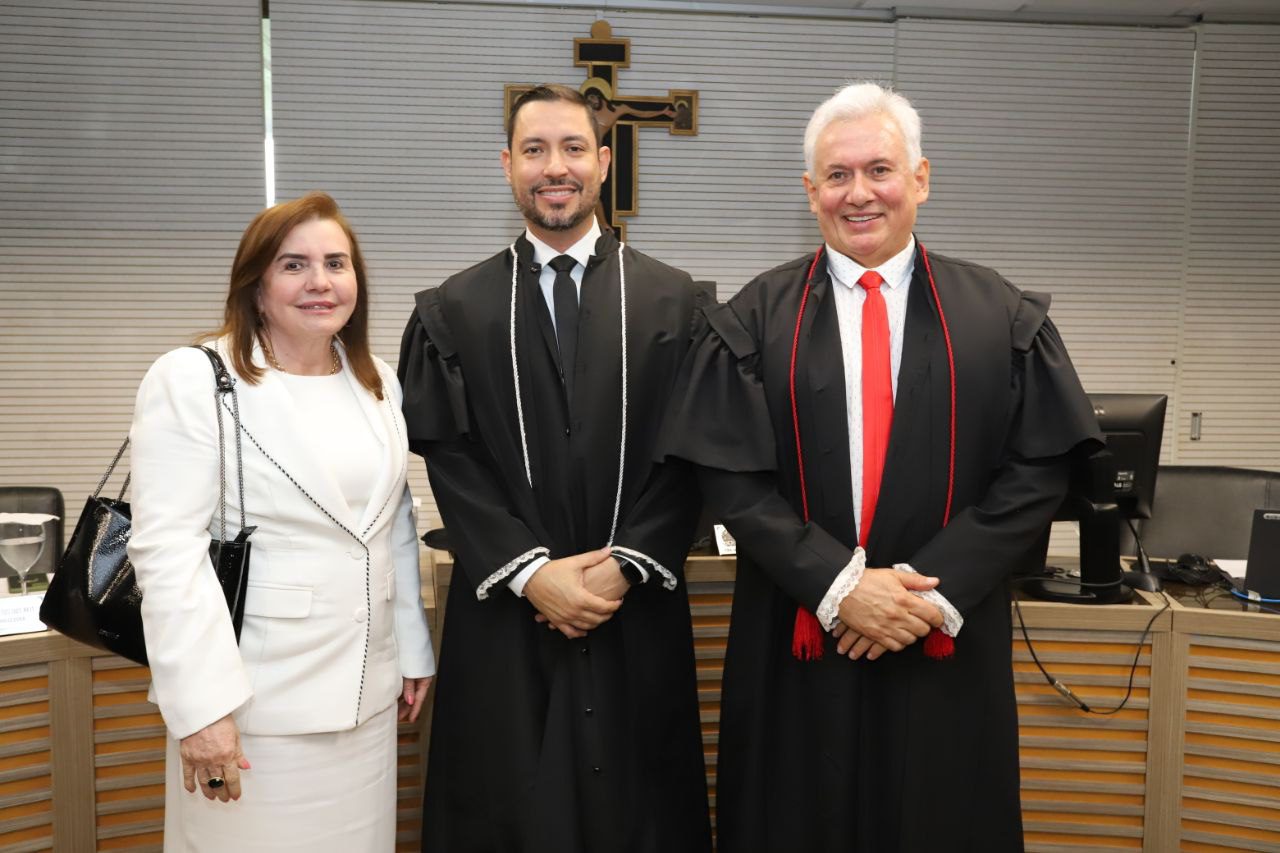 Vice-presidente do TCE-AM participa de posse de membro da Justiça Eleitoral