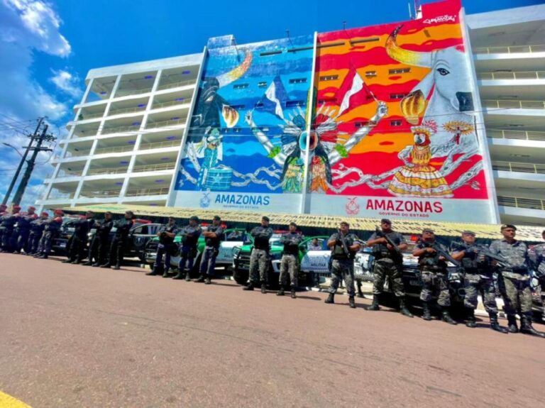Policiais militares reforçam segurança durante Festival Folclórico em Parintins 2023