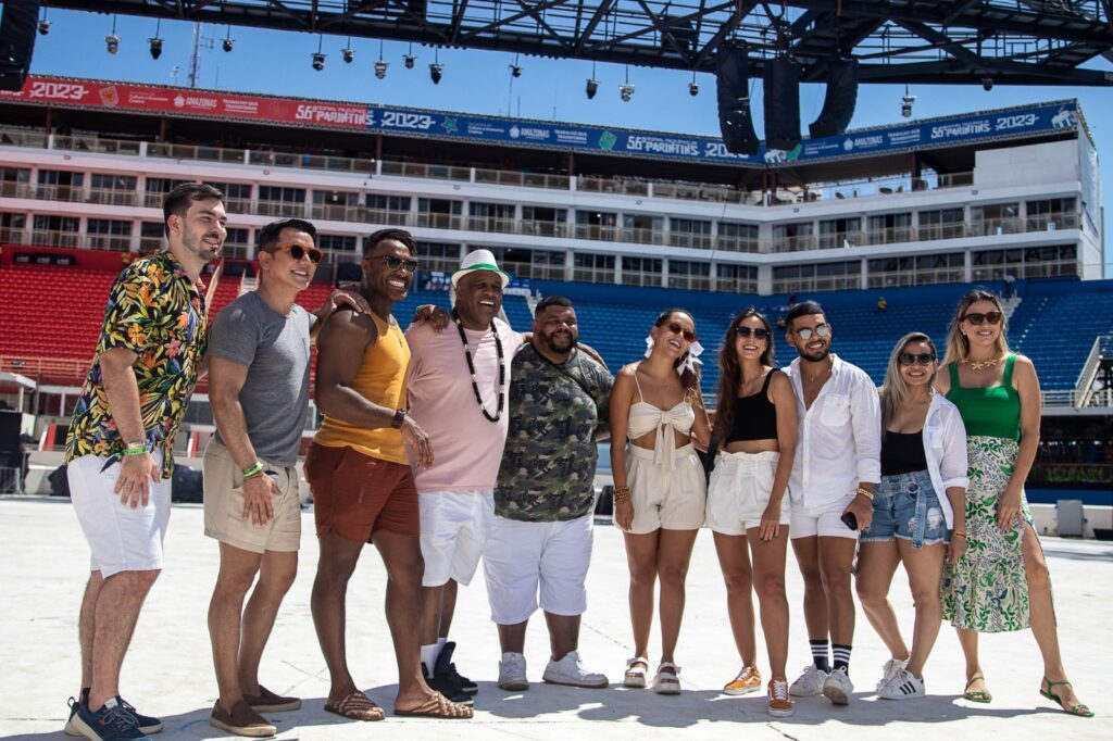 Famosos conhecem os bastidores do 56º Festival Folclórico de Parintins, em visita ao Bumbódromo
