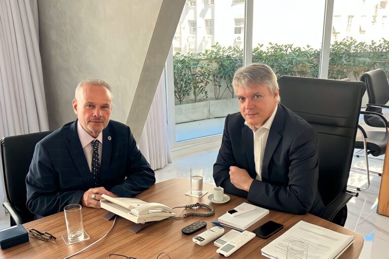 Conselheiro Mario de Mello faz visita institucional ao TCM do Rio de Janeiro