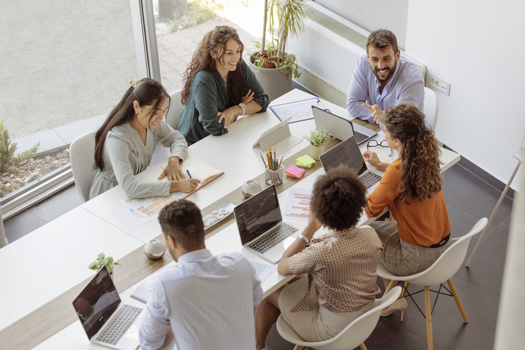 Semana de 4 dias de trabalho: líderes e colaboradores avaliam o assunto