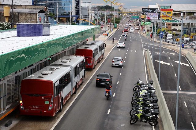 Alunos resgatados após incidente em elevador na estação de ônibus em Manaus Portal Remador