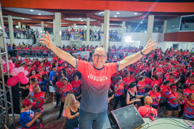 Rosivaldo Cordovil celebra o sucesso do Aulão na Ponta Negra da Associação Amigos para Sempre Portal Remador