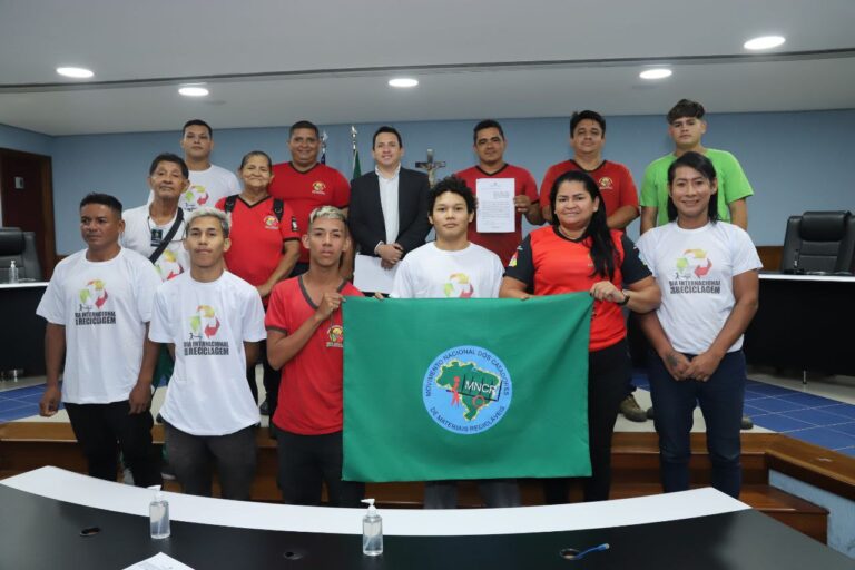 TCE-AM realiza doação de mais de 40 móveis para a Associação de Catadores de Materiais Recicláveis - Nova Recicla Portal Remador