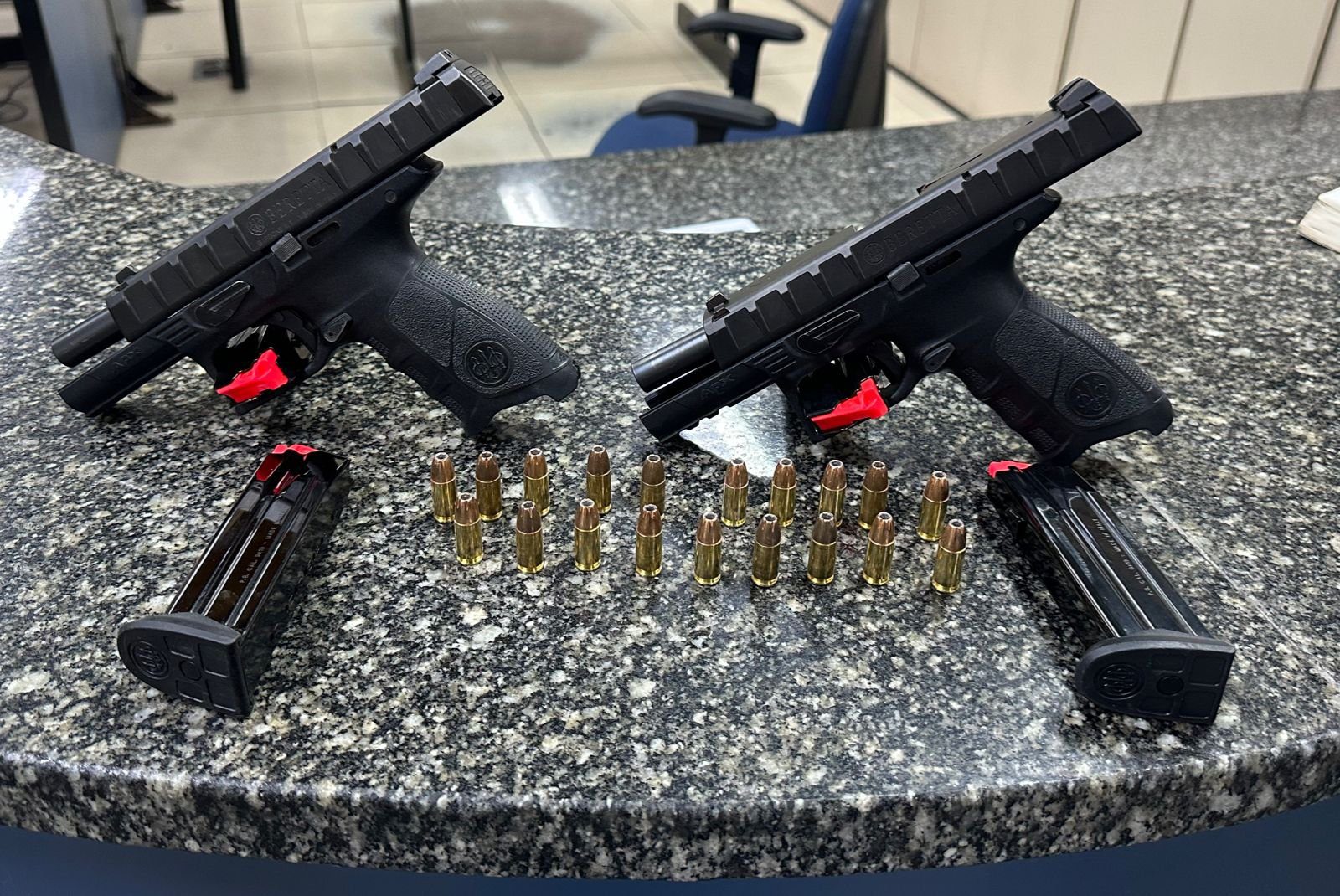 Polícia Militar recupera armas roubadas da Força Nacional no Rio