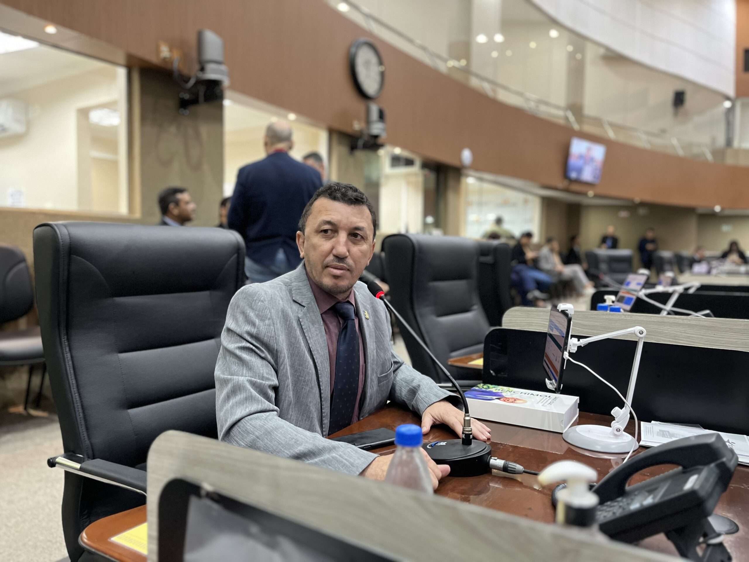 Sassá pede audiência pública para apurar denúncias no sistema Zona Azul em Manaus