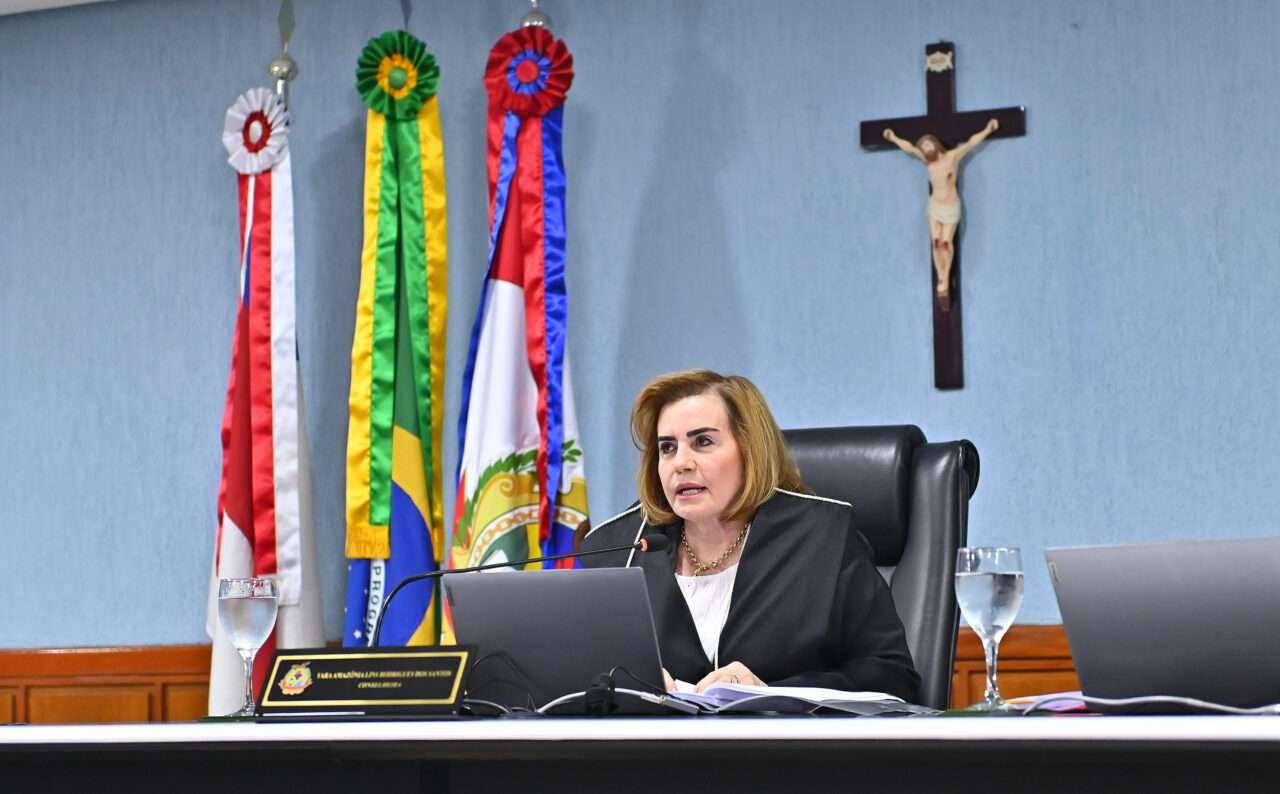 Primeira sessão do TCE-AM sob presidência da conselheira Yara Lins dos Santos analisa 58 processos