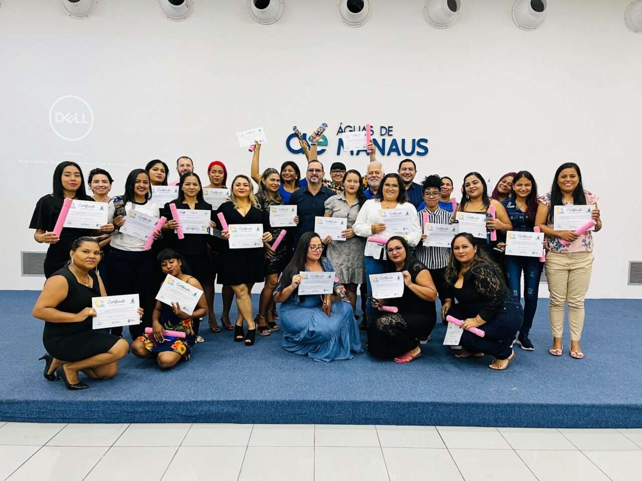 Alunas do projeto “Mãos e Obras” recebem certificados após cursos de bombeiro hidráulico, em Manaus