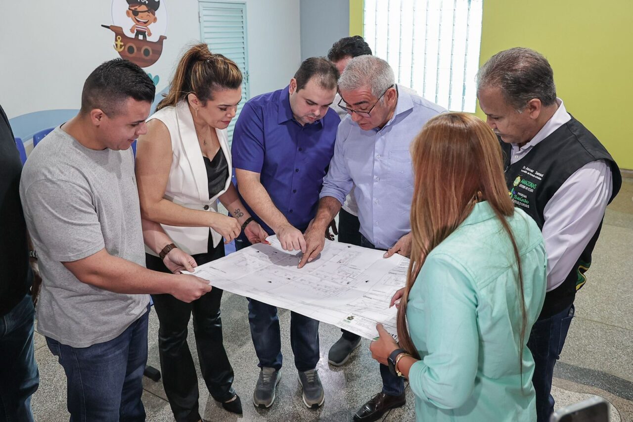 Governador em exercício, Roberto Cidade, reforça compromisso do Executivo em ampliar serviços de saúde durante vistoria a obra