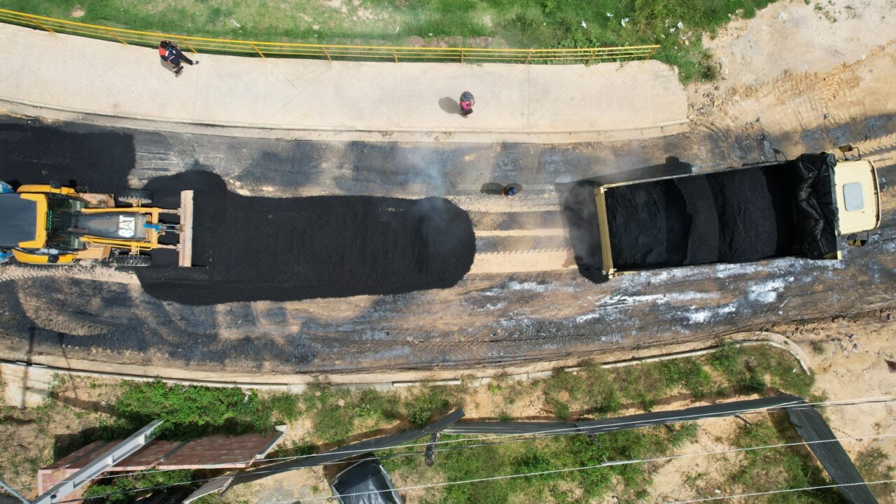 Prefeitura de Manaus pavimenta rua principal da comunidade Parque das Tribos