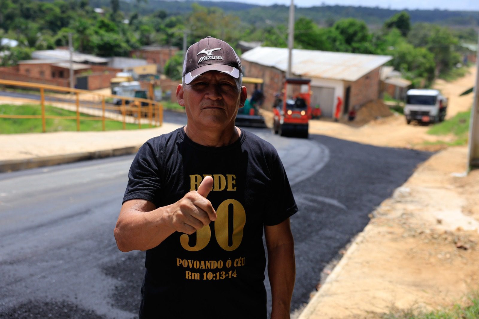 Prefeitura de Manaus pavimenta rua principal da comunidade Parque das Tribos