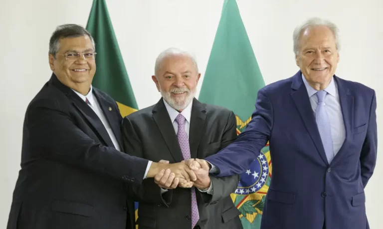 Lula anuncia Ricardo Lewandowski como novo Ministro da Justiça e Segurança Pública