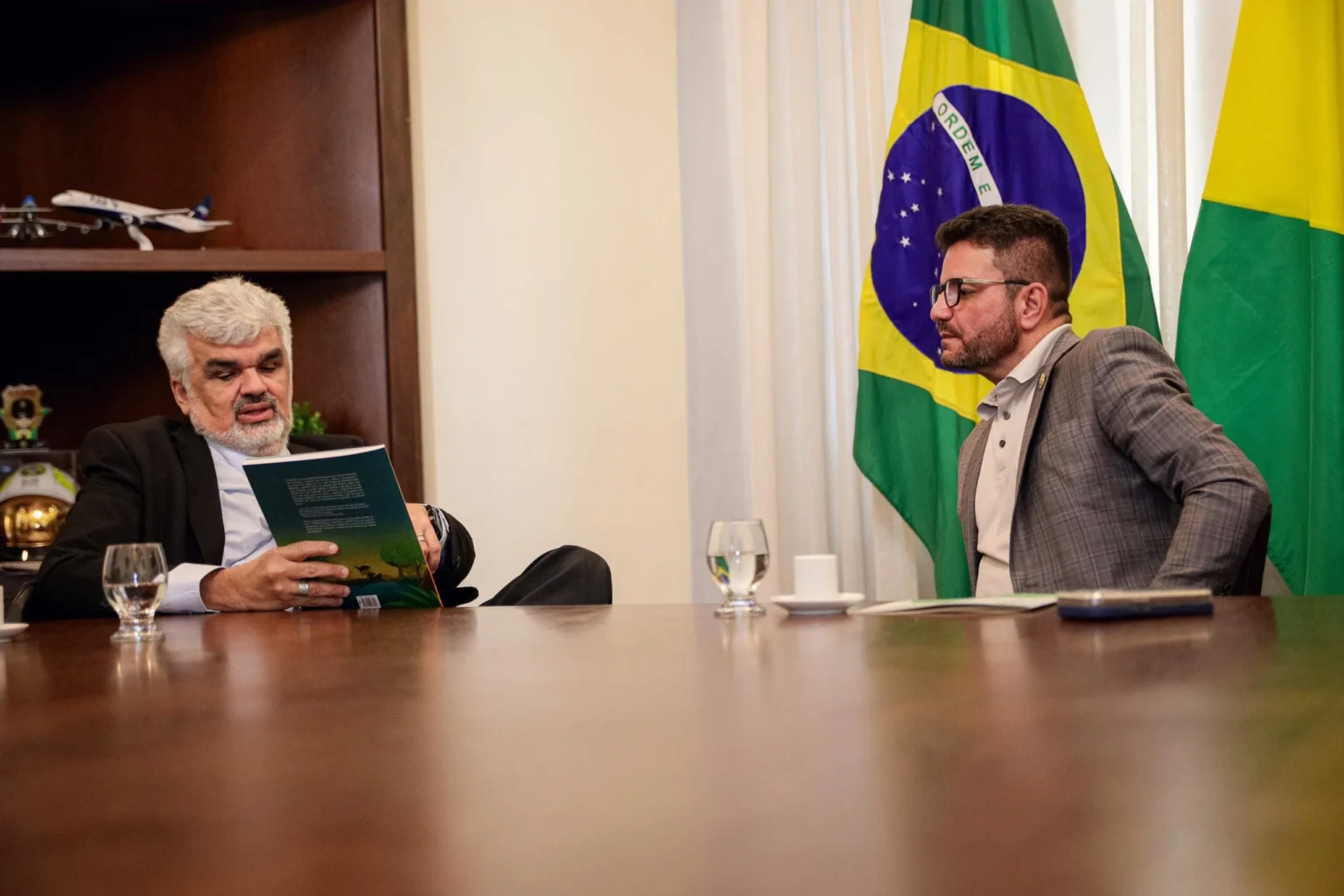 Governador Gladson Cameli recebe representantes do TCE-AM e TCE-AC para debater avanços ambientais na Amazônia