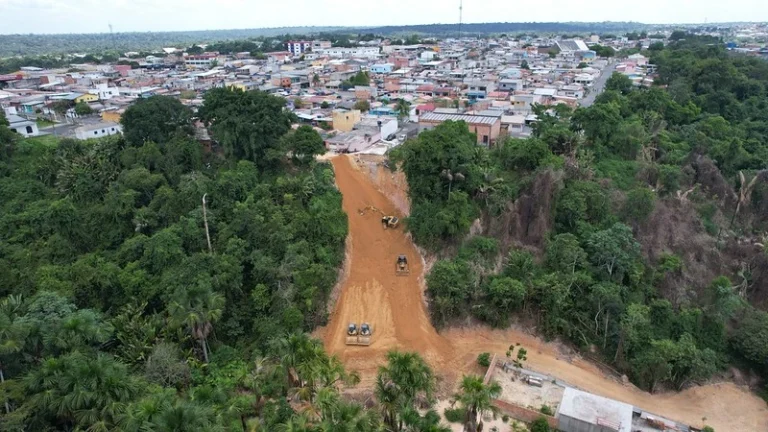 SEMINF atua emergencialmente para conter erosão no Nova Cidade, zona norte de Manaus