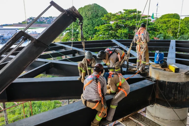 Com frentes de obras do centro histórico à zona Leste, prefeitura movimenta mercado e gera renda