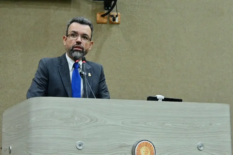 Peixoto homenageia associação de pais de crianças traqueostomizadas e afirma: ‘Neste plenário vocês têm uma voz!’