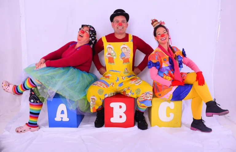 Artistas levam a magia das brincadeiras tradicionais para comunidades ribeirinhas