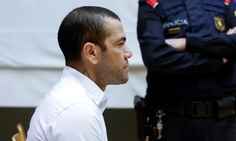 Pai de Neymar nega que vá pagar fiança de Daniel Alves