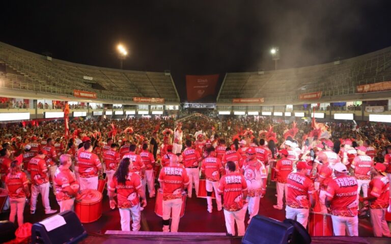 Movimento Amigos do Garantido inaugura temporada da vurrais do Boi Garantido em Manaus