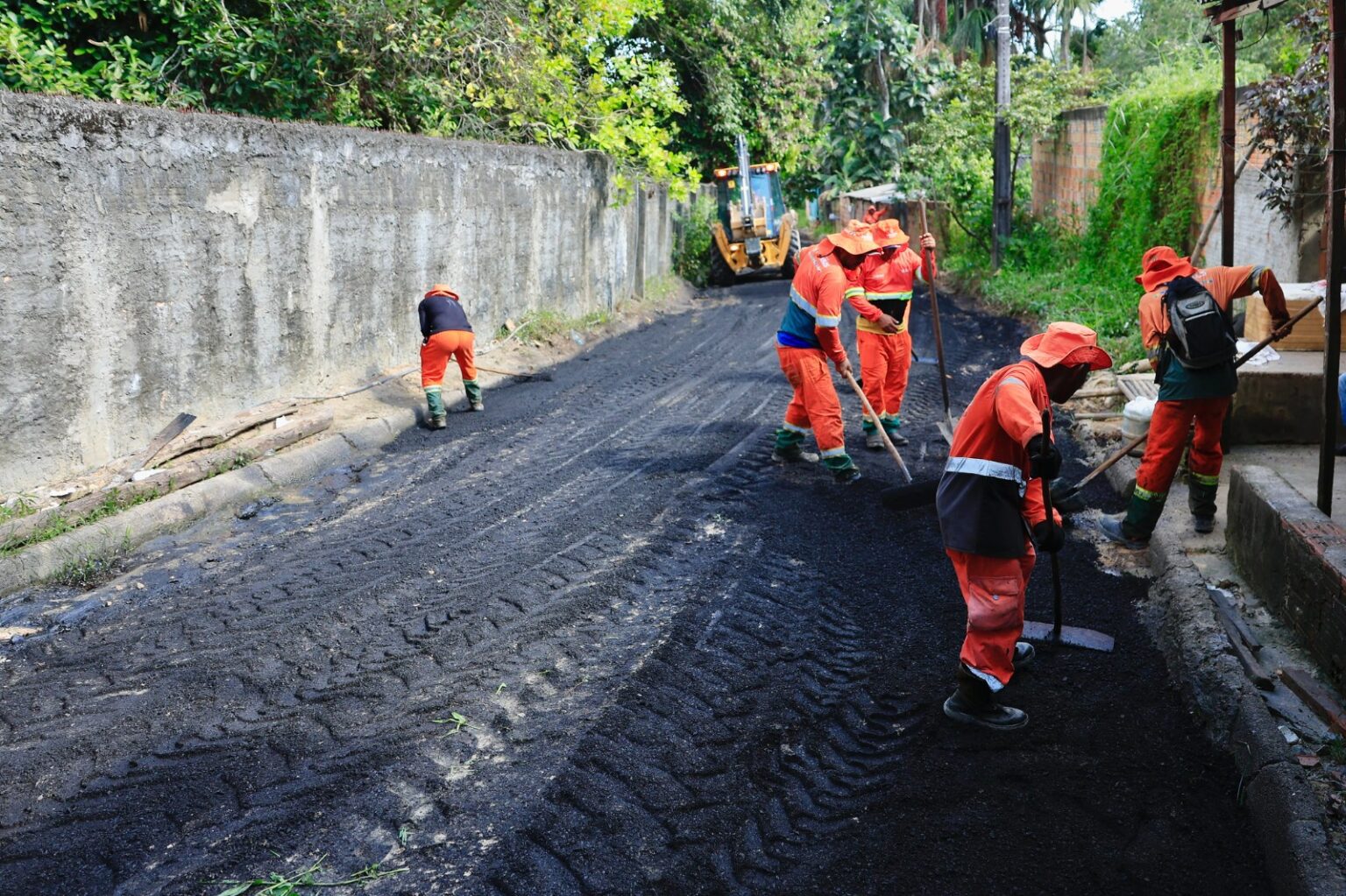 Programa ‘Asfalta Manaus’ beneficia nova rua da comunidade Cristo Rei que há 20 anos não recebia serviços de infraestrutura