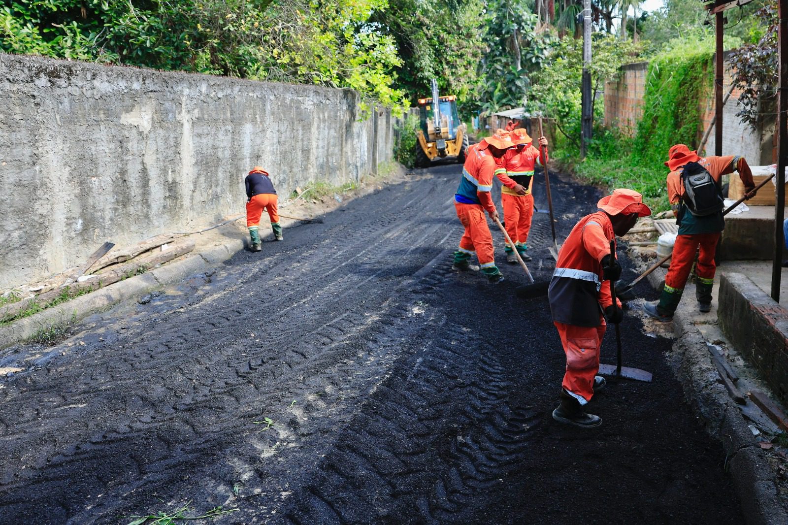 Programa ‘Asfalta Manaus’ beneficia nova rua da comunidade Cristo Rei que há 20 anos não recebia serviços de infraestrutura